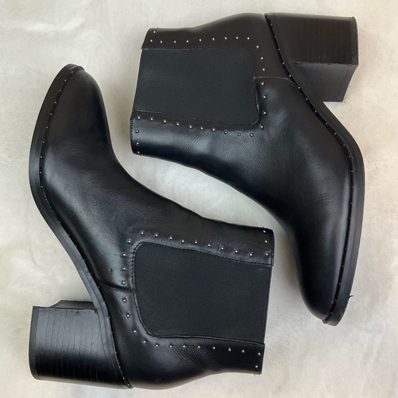 Steve Madden Shoes - Steve Madden Leather Malorie Chelsea Boot